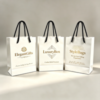 Sacs cadeaux de luxe personnalisés avec logo, en papier blanc mat laminé, dorure à chaud, réutilisables, imperméables et écologiques pour vêtements
