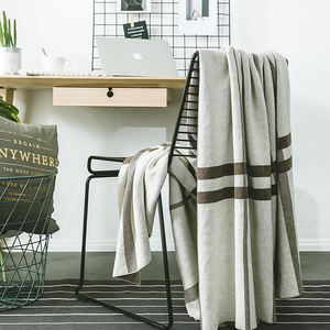 Yiruio haute qualité en gros énorme couverture en <span class=keywords><strong>tricot</strong></span> épais <span class=keywords><strong>Plaid</strong></span> pur 100% laine mérinos matériel et couverture en <span class=keywords><strong>tricot</strong></span> à la main Glt - Product Image 3