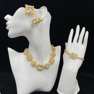 Set di Orecchini Grandi, Collana e Bracciale di Marca Famosa con Logo a Lettera, Design a Motivo <span class=keywords><strong>Medusa</strong></span> in Oro 18K, alla Moda ed Eccessivo - Product Image 3