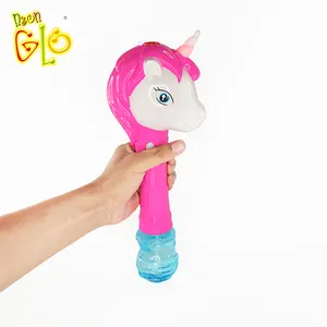 Großhandel Kinder im Freien batterie betrieben führte Einhorn Seife Bubble Gun Zauberstab