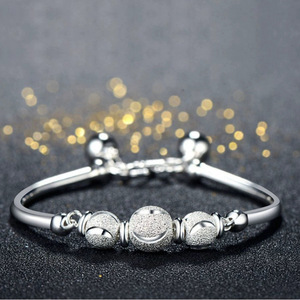 Bracciale a Campana con Perline a Mezzaluna da Donna, Braccialetto Minimalista Regolabile, Gioiello da Polso alla Moda - Product Image 1