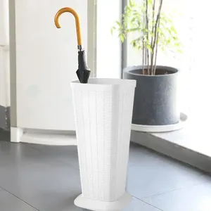 Portaombrelli Alto in Plastica con Struttura Intrecciata Effetto Rattan 26x26x51,5 cm, Cesto Rettangolare Resistente per Organizzazione Ingresso - Product Image 5