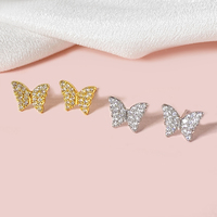 Boucles d'oreilles clous papillon minuscules en zircon cubique plaqué or 18 carats tendance et glacées pour femmes