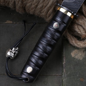 มีดต่อสู้ทางยุทธวิธีดามัสกัสคุณภาพสูงแบบ OEM ปรับแต่งได้ ผลิตจากเหล็กกล้าไร้สนิม ด้ามไม้และพลาสติก มีดพกพาสำหรับกิจกรรมกลางแจ้ง DIY - Product Image 3