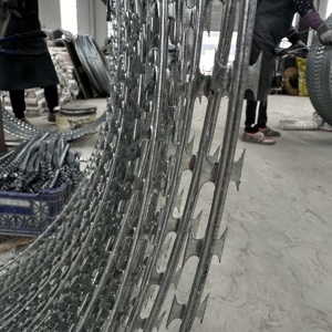 <span class=keywords><strong>ลวดหนาม</strong></span>ชุบสังกะสีแบบขอบเดียวเคลือบแบบจุ่มร้อน - รั้วอุตสาหกรรม - <span class=keywords><strong>ลวดหนาม</strong></span>คมทนทาน - Product Image 5