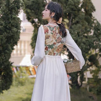 Robe longue décontractée pour femme à imprimé floral, col carré, manches courtes bouffantes, bordure en dentelle et détail corset à lacets, en tissu léger