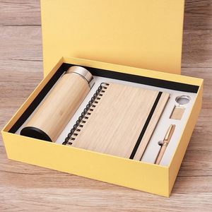 Set de Regalo de Empresa Estilo Madera: Termo al Vacío, Cuaderno A5 de Tapa Dura, Bolígrafo Roller de Metal, Llavero y Caja de Papel Kraft - Product Image 2