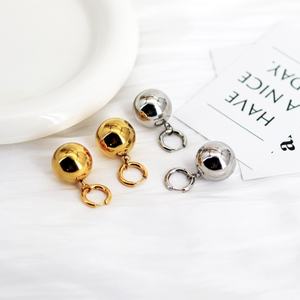 ต่างหูแบบติดหูสไตล์วินเทจ กันน้ำ ทำจากสแตนเลสสตีลเคลือบทอง 18K PVD สำหรับผู้หญิง แฟชั่นโลหะ - Product Image 3