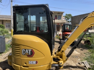 Mini-excavatrice CAT 303 d'occasion d'origine japonaise, certifiée CE, avec godet Kubota, emballage allemand, équipement hydraulique sur chenilles économique - Product Image 3