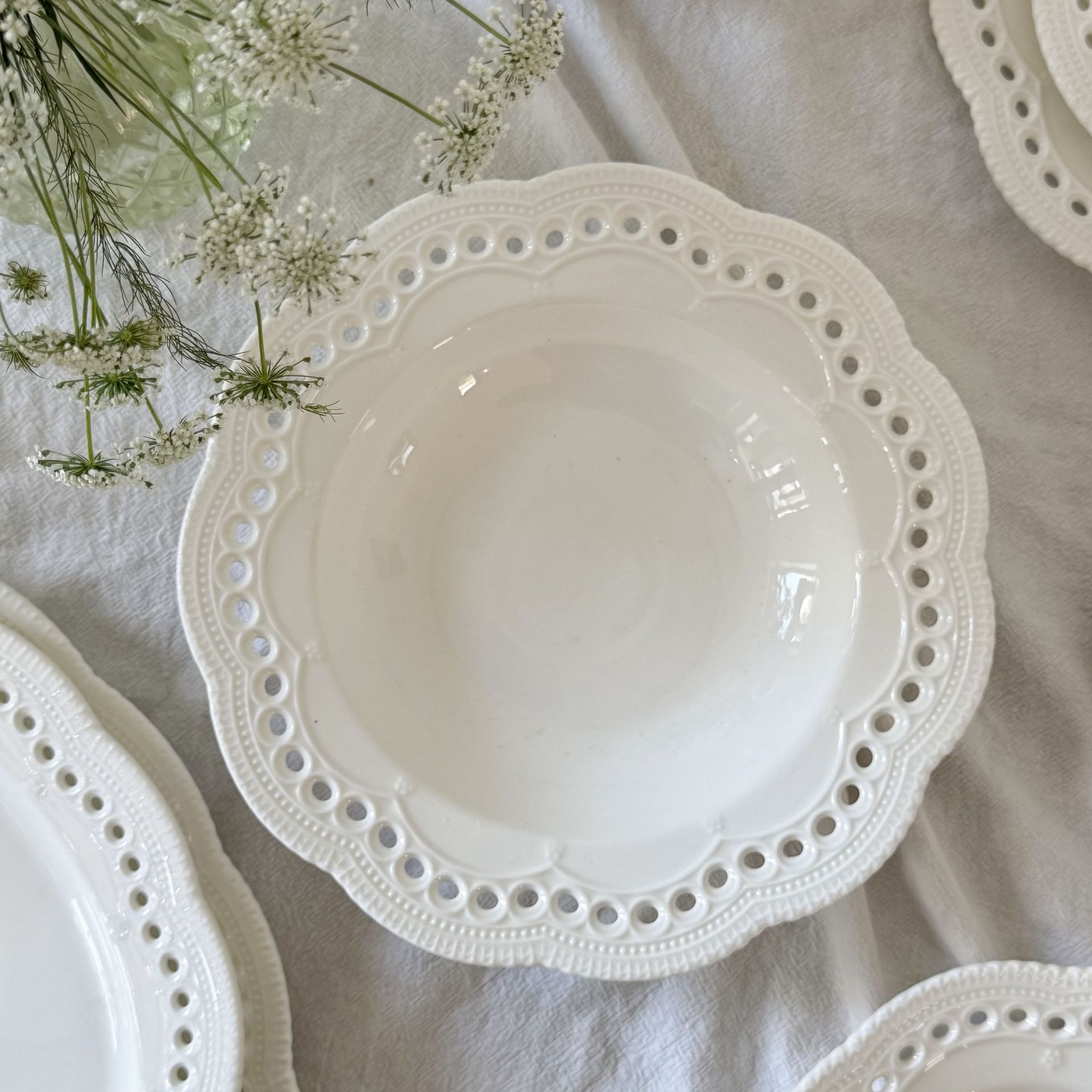 White 23*4cm deep plate