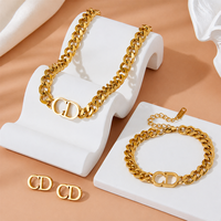Ensemble de bijoux pour femme en acier inoxydable plaqué or 18 carats, sans ternissement, avec chaîne cubaine épaisse et pendentif lettre initiale CD, vente en gros