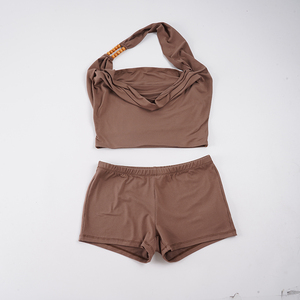 Nouveauté : Ensemble décontracté deux pièces pour femme, style streetwear sexy, composé d'un haut camisole à col halter orné de perles et d'un short, couleur unie - Product Image 6