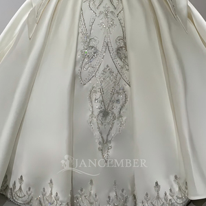 JFH09 Vestido de Novia Moderno de Satén Real con Cuello en V, Manga Larga, Cola Capilla, Espalda con Cordones y Aplicaciones Florales - Product Image 5