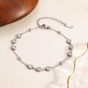 Perles rondes en acier inoxydable plaqué or 18 carats avec diamants, design géométrique, sertissage griffe, bijoux élégants et simples pour femmes - Product Image 3