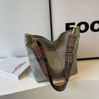 Nouveau sac à main tendance de grande capacité pour femmes, avec un toucher de luxe, design de sac seau à bandoulière, sac fourre-tout