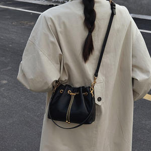 Sac seau en cuir pour femme, style vintage tendance 2025, petit sac bandoulière haut de gamme avec cordon de serrage, idéal pour toutes les saisons - Product Image 6