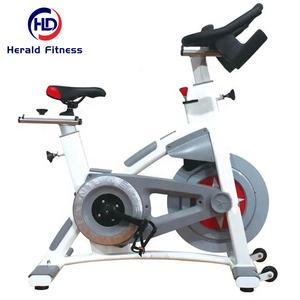 Vélo de spinning commercial à entraînement par courroie, vélo d'exercice de <span class=keywords><strong>cardio</strong></span>-training de gym avec volant d'inertie équilibré pour usage intensif en intérieur - Product Image 1