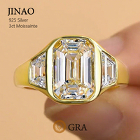 JINAO Dropshipping Perhiasan Mewah untuk Bisnis, Pesta, dan Hadiah Keluarga, Cincin Pria Perak 925 dengan 3 Batu Moissanite Potongan Emerald 3ct