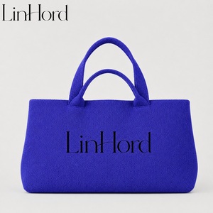 Bolso de hombro tejido con cuerpo rectangular para planes de compras navideñas y atuendos informales de mujer en boutiques independientes - Product Image 1