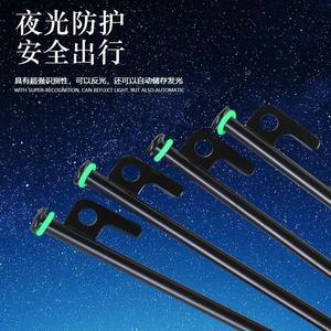 เสาปักพื้นเรืองแสงพร้อมวงแหวนซิลิโคนเรืองแสงสีเขียว หมุดยึดสำหรับตั้งแคมป์กลางแจ้งแบบสะท้อนแสงเพื่อความปลอดภัยในเวลากลางคืน อุปกรณ์เอาตัวรอด - Product Image 1