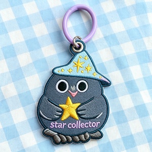 Porte-clés brodés personnalisés de haute qualité, porte-clés brodés double face, porte-clés mignons de dessins animés, personnalisés pour les cadeaux promotionnels - Product Image 4