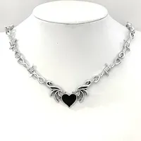 Collier ras du cou esthétique Goth Cœur du Diable en fil barbelé, Bijoux Punk Hip Hop Y2K, Chaîne à maillons en alliage de zinc avec petites épines style vampire, Cadeau