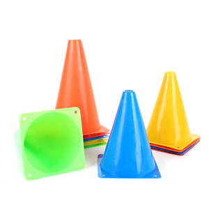 Cônes d'agilité en PE multicolores de 7,5 pouces à haute visibilité, lot de 50 avec sac de transport pour l'entraînement sportif des enfants au football - Product Image 4