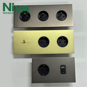 Panel de Acero Inoxidable Personalizable Niva Eunv5 Luxury con Tomacorriente Schuko + USB-A + USB-C para Pared del Hogar - Product Image 4
