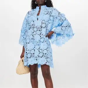 Giyim üreticileri özel kadın yaz Mini elbise tatil rahat mavi çiçek işlemeli desen Mini parti elbise