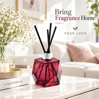 Diffuseur de parfum d'ambiance personnalisé, parfum, couleur et logo sur mesure, flacon en verre rouge avec bâtonnets noirs