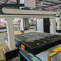 Routeur CNC professionnel 4 axes 1325 pour la production de meubles en bois avec changeur d'outils automatique et machine de découpe plasma