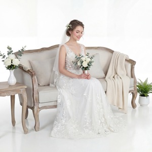 كتان واسع خشبي لغرفة المعيشة أريكة عصرية لحفلات الزفاف الذراع أريكة - Product Image 1