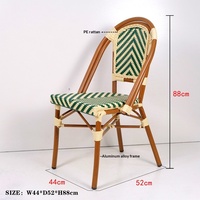 Ensemble table et chaises d'extérieur en rotin tressé de style français avec structure en aluminium, imperméable et résistant au soleil, mobile pour les zones de loisirs et cafés