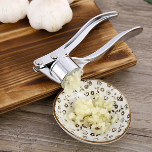 Presse-ail manuelle tendance avec brosse à éplucher – Gadget de cuisine efficace pour la préparation de l'ail - Product Image 6