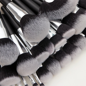 ชุดแปรงแต่งหน้ามืออาชีพ 40 ชิ้น ด้ามไม้ แปรงแต่งหน้าสำหรับรองพื้น แป้ง อายแชโดว์ พร้อมที่คาดผมฟรี - Product Image 6