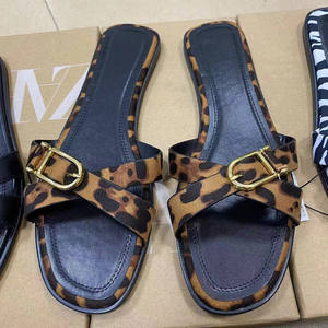 أحذية بأزرار معدنية أنيقة فريدة من نوعها بتصميم جذاب للسيدات - Product Image 4