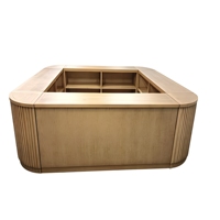 Comptoir de bar personnalisé moderne pour la location de mariages et d'événements, en bois cannelé en forme de U, avec plusieurs modules et un grand espace de rangement