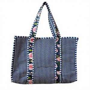 Sac fourre-tout en coton indien matelassé, grand sac fourre-tout, sac jhola, sac imprimé de qualité supérieure, sac pour ordinateur portable, disponible au meilleur prix - Product Image 1