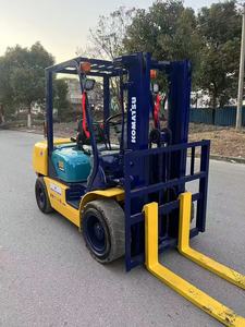 Montacargas Diésel Komatsu Usado de 3 Toneladas, Mástil de Tres Etapas de <span class=keywords><strong>4.5</strong></span> Metros, Longitud de Horquilla de 1370 mm, Ancho de Horquilla de 125 mm, Distancia entre Ejes de 2170 mm - Product Image 5