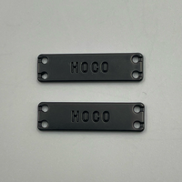 Label Pakaian Ramah Lingkungan Anti-Korosi Hitam Logo Timbul Paduan Seng Modern Dekoratif Dapat Dijahit Untuk Pakaian Tas 7-Hari