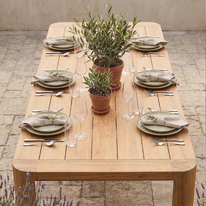 Tavolo da Pranzo Rettangolare RH Sedona in Teak, Teak Massiccio con Venature Naturali e Gambe a Pannello Largo, Set da Pranzo Moderno per Esterni - Product Image 2