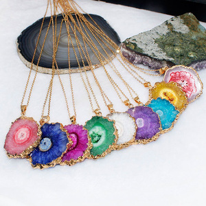 Collar Deportivo de Bambú Chapado en Oro con Colgante de Flor de Cristal Natural, Rebanada de Piedra Natural, Girasol de Piedra Natural Original - Product Image 1