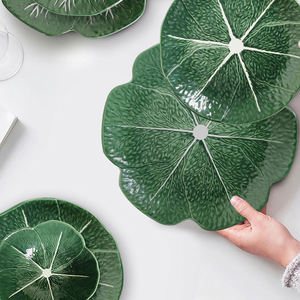 Ensemble d'assiettes et <span class=keywords><strong>de</strong></span> bols en céramique verte en forme <span class=keywords><strong>de</strong></span> <span class=keywords><strong>feuille</strong></span>, saladier fantaisie en forme <span class=keywords><strong>de</strong></span> <span class=keywords><strong>feuille</strong></span> <span class=keywords><strong>de</strong></span> <span class=keywords><strong>chou</strong></span> pour fruits, apéritifs et décoration <span class=keywords><strong>de</strong></span> fête <span class=keywords><strong>de</strong></span> jardin - Product Image 1