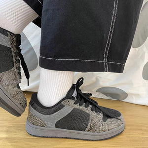 Chaussures de basketball légères de haute qualité à lacets et à boucle, semelle extérieure respirante pour un confort, un amorti et une durabilité optimales, idéales pour le sport et les loisirs. - Product Image 4