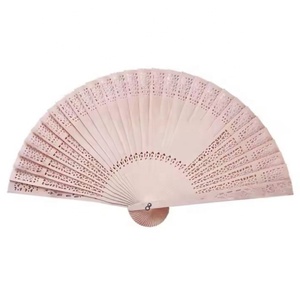 Éventail à main en bambou sculpté avec logo gravé Éventail à main en bois pour cadeau de mariage et de retour - Product Image 1