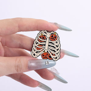 Bros tangan tengkorak musim seram Pin Enamel kerangka labu Halloween hadiah perhiasan untuk teman-teman grosir - Product Image 4