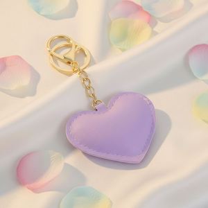 Llavero de Cuero PU Color Caramelo con Forma de Corazón, Colgante de Corazón, Pequeños Accesorios, Regalo para Mejor Amiga, Venta al por Mayor - Product Image 2