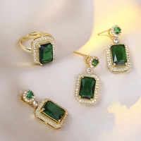 Klein Fashion Rétro Tentation : Collier ras du cou vert et Boucles d'oreilles tendance en titane avec cristal émeraude et zircon, tige en argent