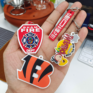 OEM Nhà Sản Xuất Nhà Máy Phim Hoạt Hình Nhân Vật Vòng Chìa Khóa Kinh Doanh Logo Anime 2D 3D Keychain Tùy Chỉnh Làm Mềm Cao Su <span class=keywords><strong>PVC</strong></span> Móc Khóa 4 - Product Image 4