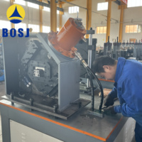 Machine de formage à froid de profilés en C à largeur réglable automatiquement pour structure de montage solaire avec système d'empilage automatique